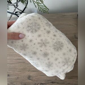 Brand New Snowflake Throw Blanket